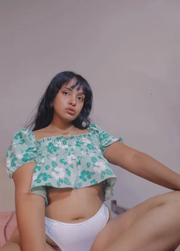 Arepa OnlyFans creator with captivating curves