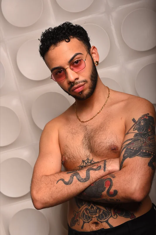 Aaron Klay OnlyFans Profile Aaron Klay OnlyFans tattooed boy next door