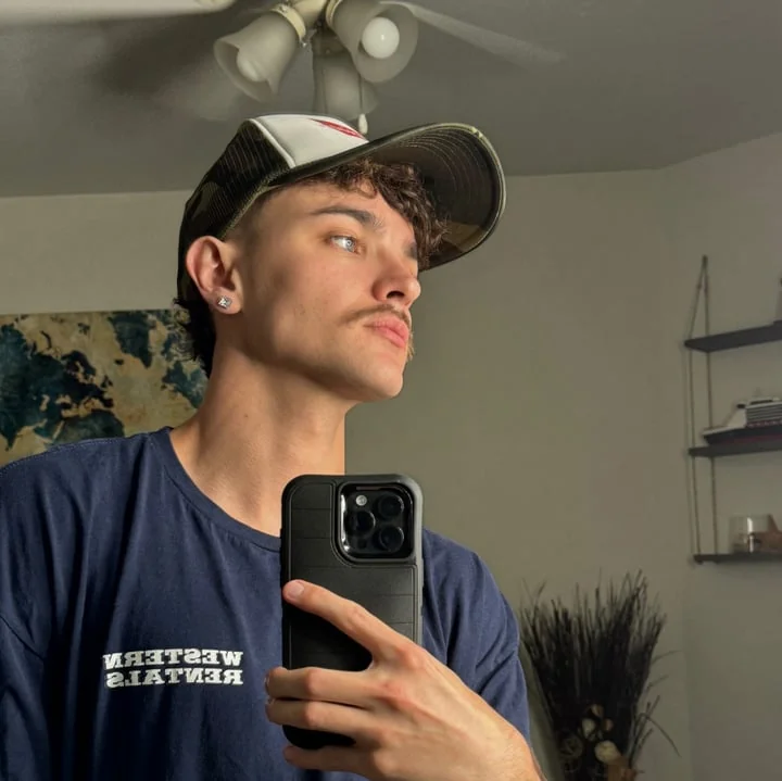 Aaronxxxelias OnlyFans Profile Aaronxxxelias OnlyFans male creator with piercings