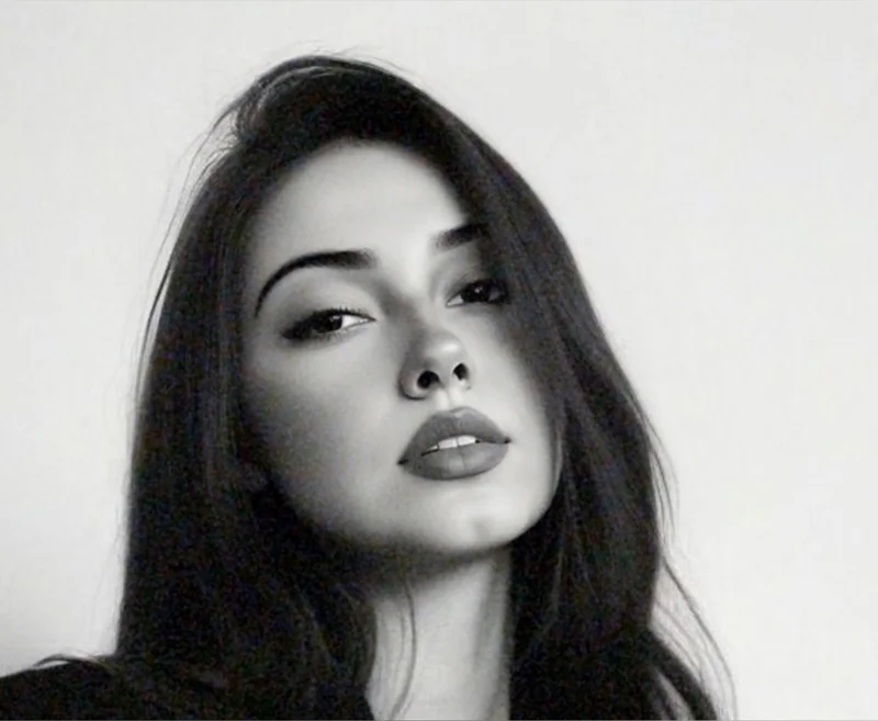 Abby-26 OnlyFans creator with brunette hair