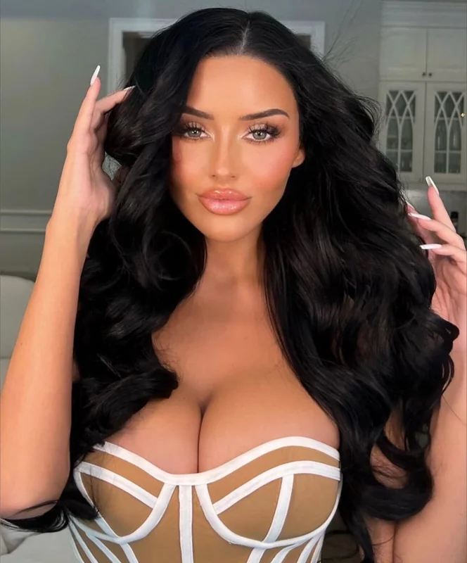 Abigail Ratchford OnlyFans creator with glamorous content