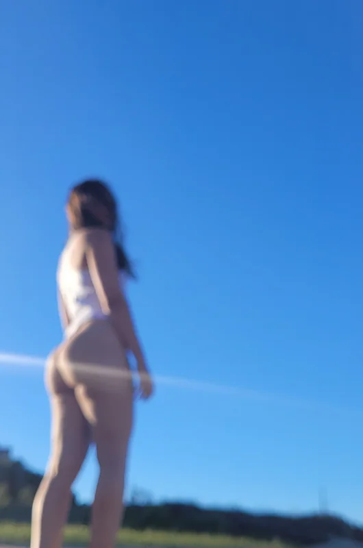 April OnlyFans creator with custom content