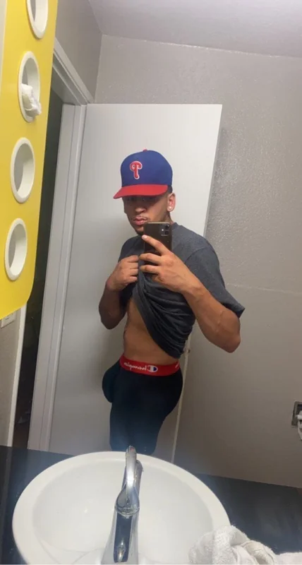 Aktivenattraktive OnlyFans Creator Aktivenattraktive OnlyFans athletic male creator