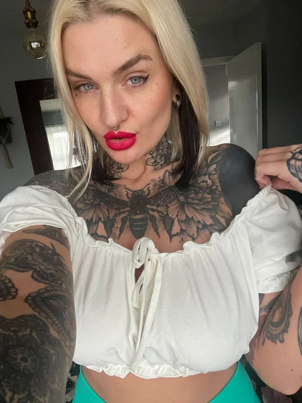 AlabamaX OnlyFans Profile AlabamaX OnlyFans blonde tattooed creator