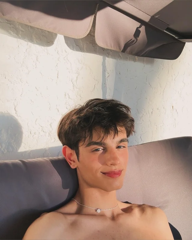 Aladdintwink OnlyFans profile