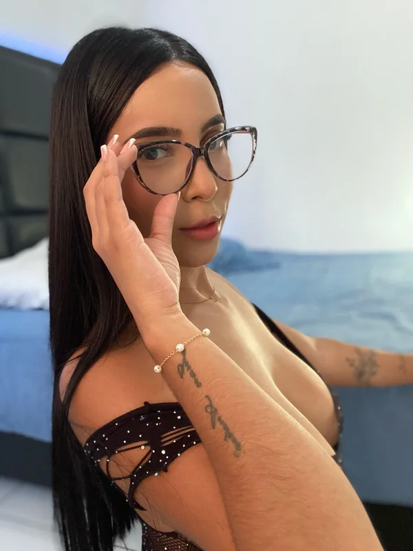 ale_honeyyy OnlyFans Curvy Creator