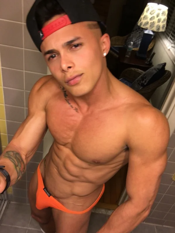 Alejandro24torre OnlyFans profile