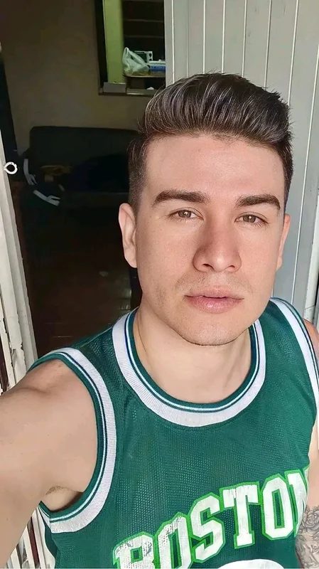 Alejandro braucci OnlyFans creator with enticing content.