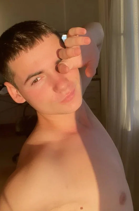 ALEX OnlyFans Profile ALEX OnlyFans profile with a cheerful personality