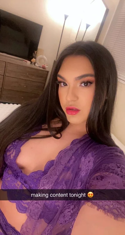 Alexa TS OnlyFans creator with extensive video content