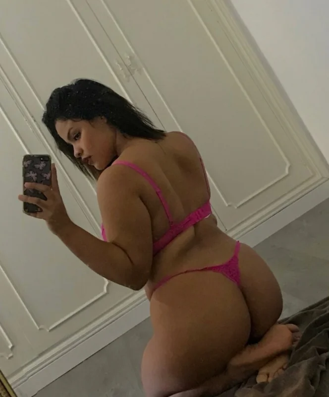 Alexa OnlyFans Profile Alexa OnlyFans profile with curvy figure