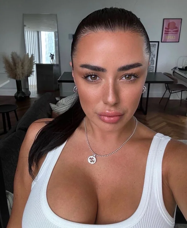Alexabrookexx OnlyFans Profile Alexabrookexx OnlyFans with glamorous looks