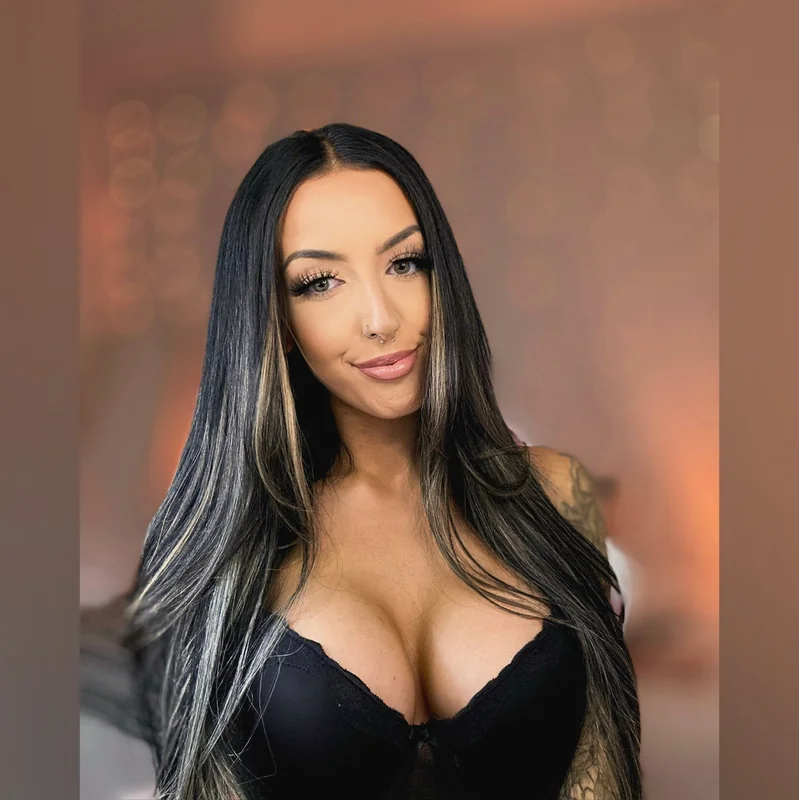 Alex Ava OnlyFans amateur and tattooed creator
