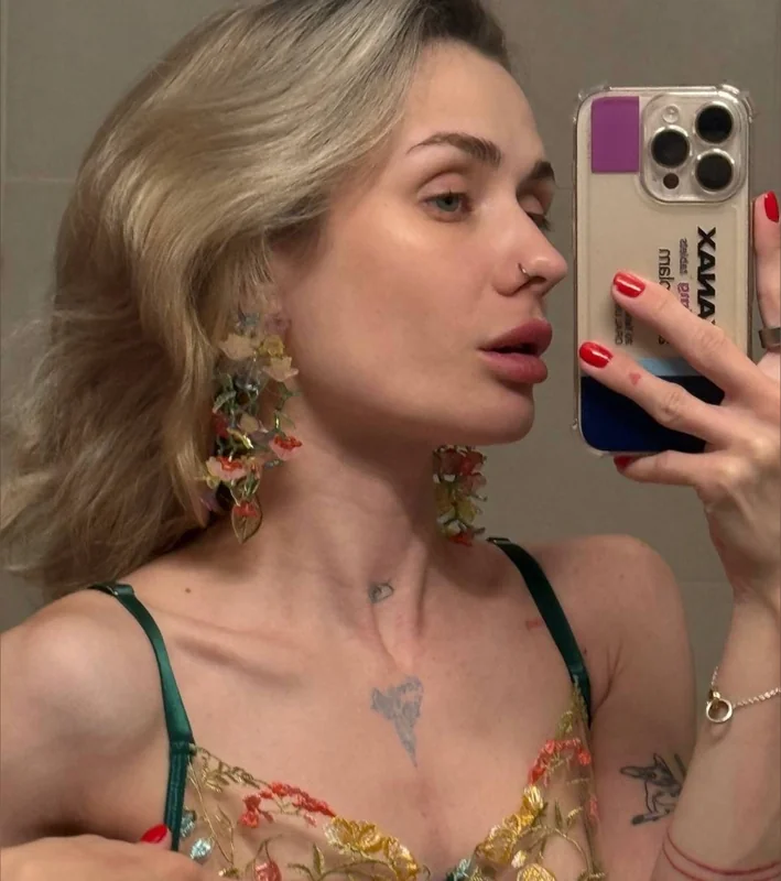 AliceShea OnlyFans creator with a classy style