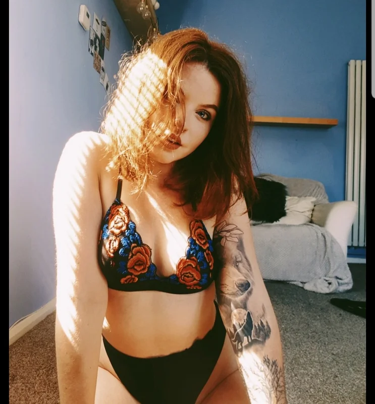 Aliciarj OnlyFans creator showcasing her personality