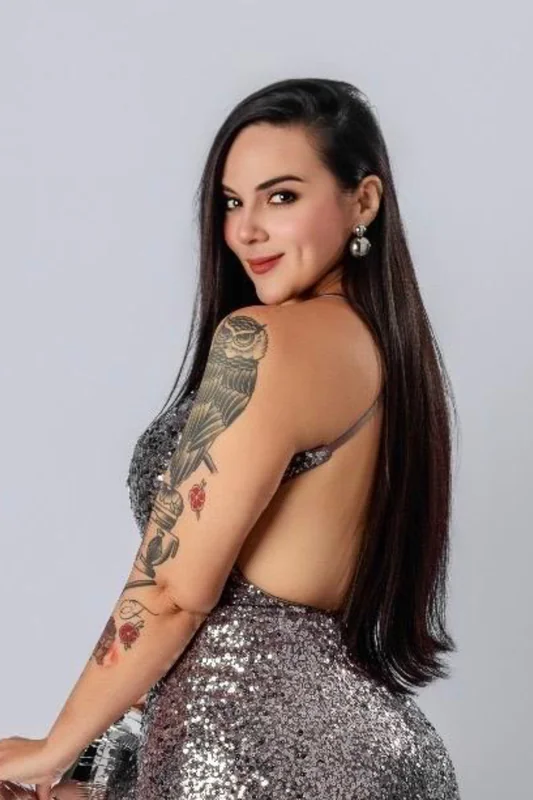 ALISS profile on OnlyFans showcasing her modeling talent