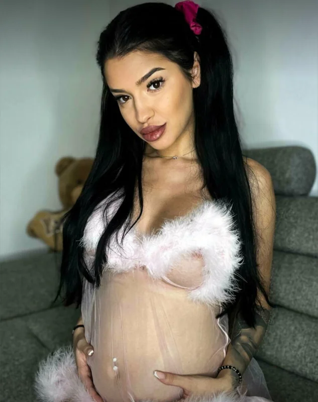 Alma Black OnlyFans profile