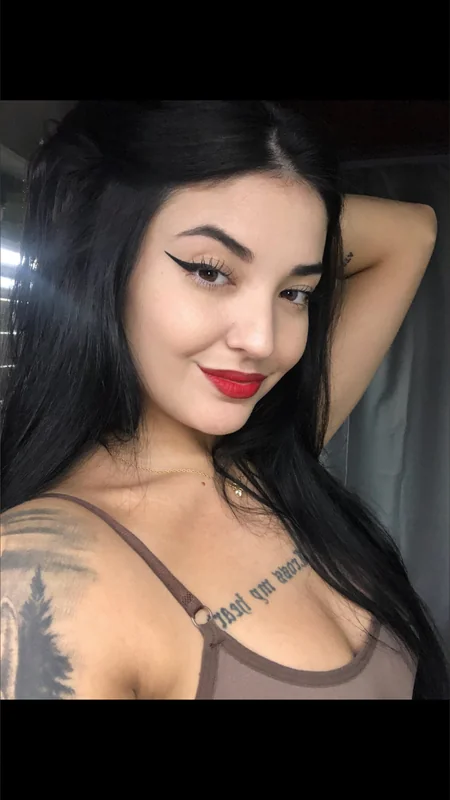 almendra1996 OnlyFans Creator almendra1996 OnlyFans curvy tattooed creator