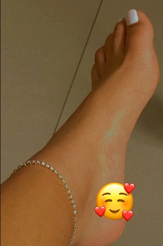 MiaA OnlyFans creator with foot fetish content