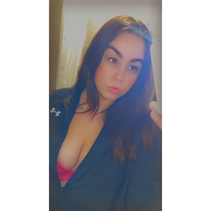 Amber London OnlyFans Profile Amber London OnlyFans brunette tattooed creator