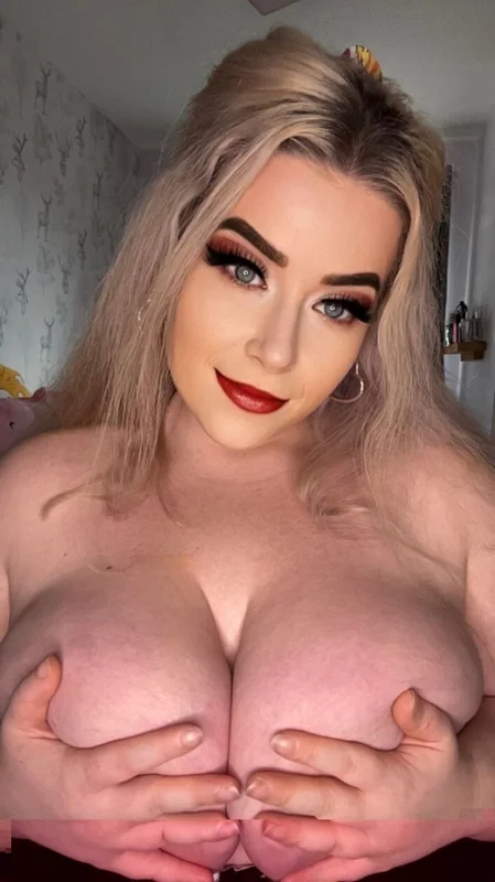 Amelia Skye OnlyFans profile