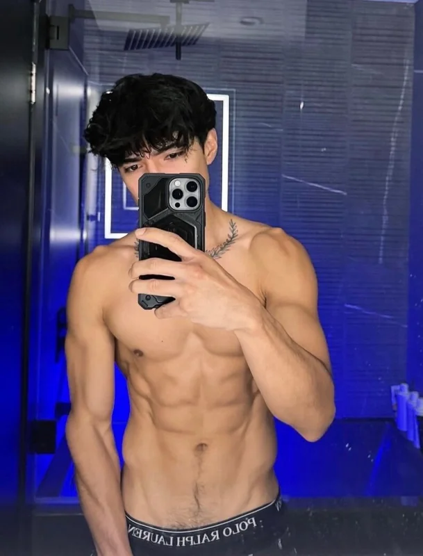 ando OnlyFans creator with exclusive content
