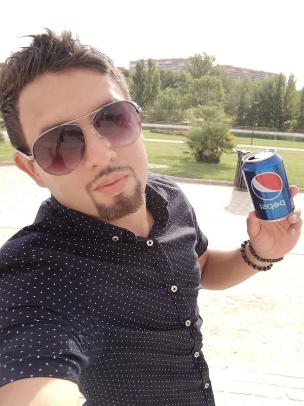 Andreinio OnlyFans creator with exclusive content