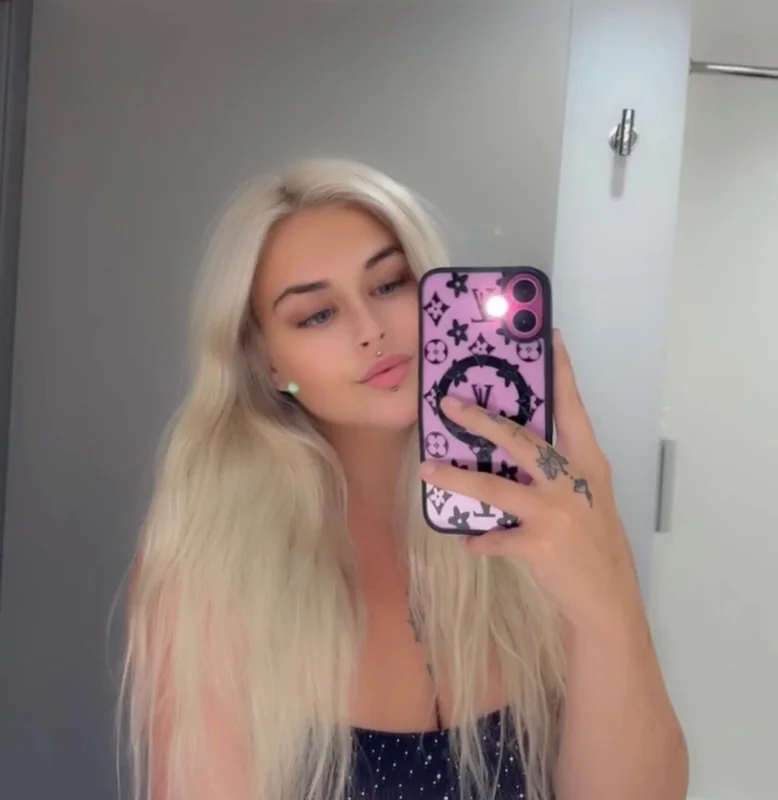 Angel45930 OnlyFans profile