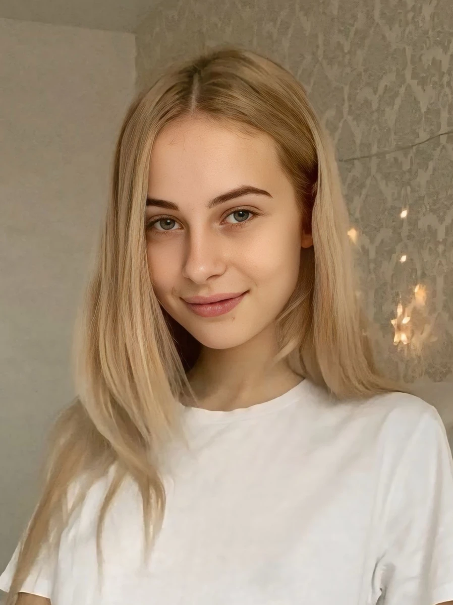 Cute small Lona - OnlyFans Creator Profile Picture