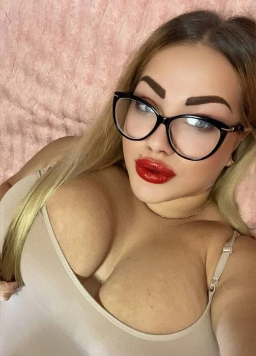 Angelica OnlyFans creator with captivating photos