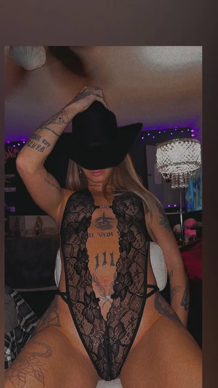 angie mae OnlyFans tattooed creator