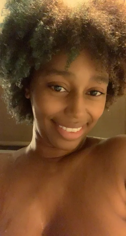 Keisha OnlyFans sexy buttered up beauty