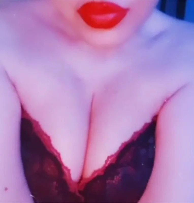 Anita Ferrari OnlyFans camgirl with exclusive content