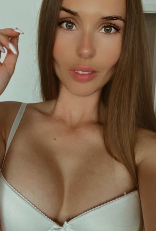 B L N D E - OnlyFans Creator Profile Picture