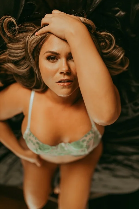 Annalise OnlyFans creator with exclusive content