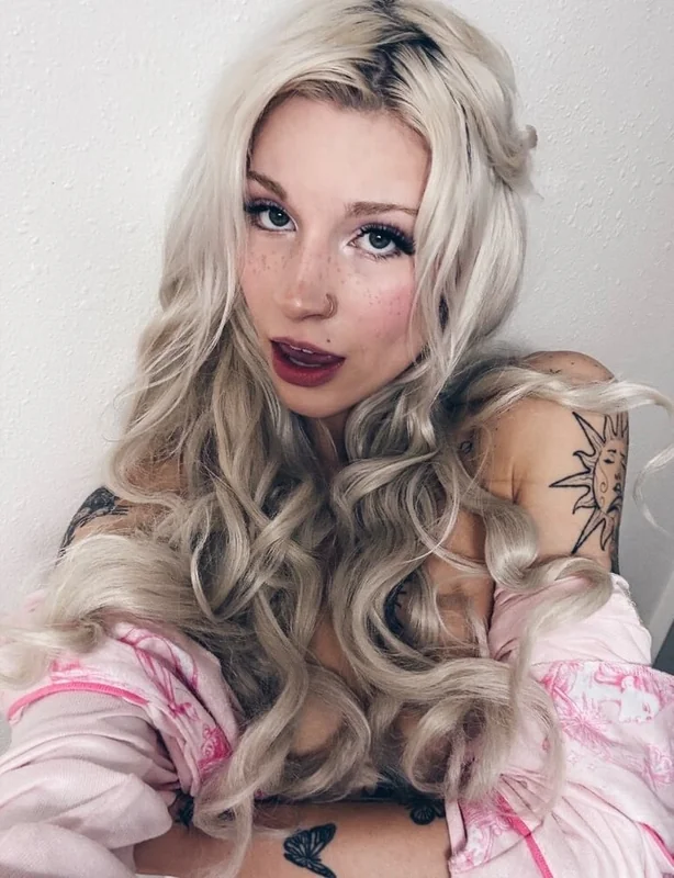 Annieangel18 OnlyFans Creator Annieangel18 OnlyFans blonde tattooed creator