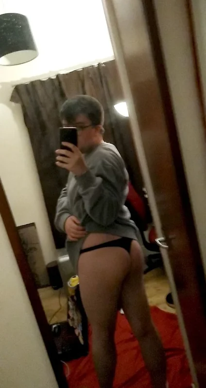 Welsh Sub OnlyFans creator with engaging content