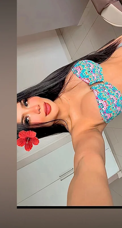 Anyie21 OnlyFans Slim Black Hair