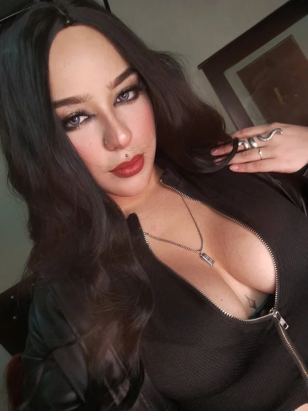 Ari OnlyFans alternative girl