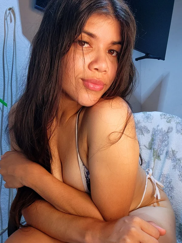 Ari_ OnlyFans creator with alluring content