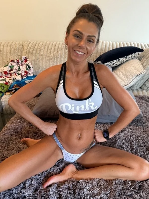 Ariananextdoor OnlyFans profile