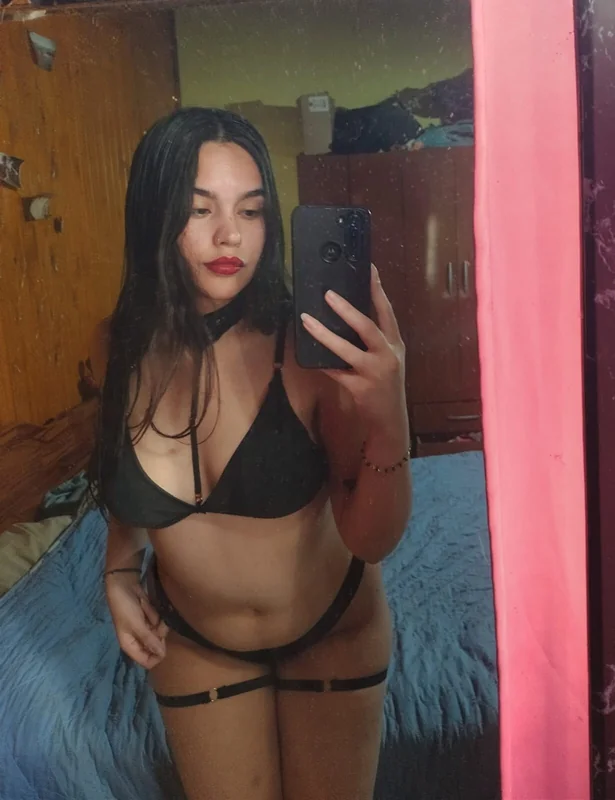 Ari's Exclusive OnlyFans Content aricitaaa OnlyFans Creator with engaging content