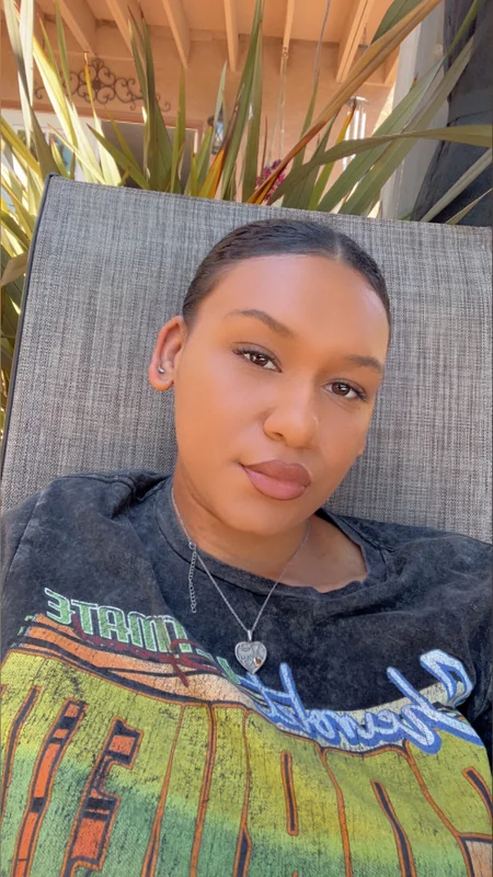 Ari OnlyFans creator with big ass