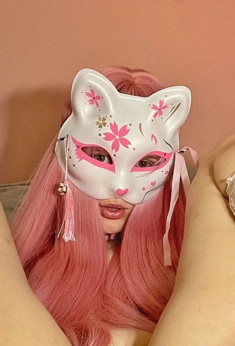 Alice OnlyFans creator with playful personality