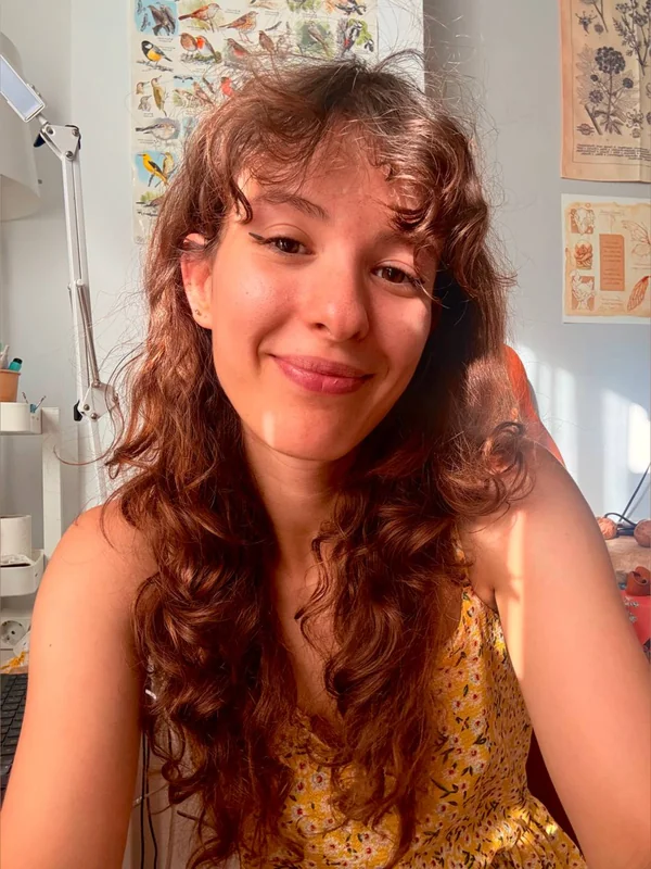 Arixluna OnlyFans creator with wild curls