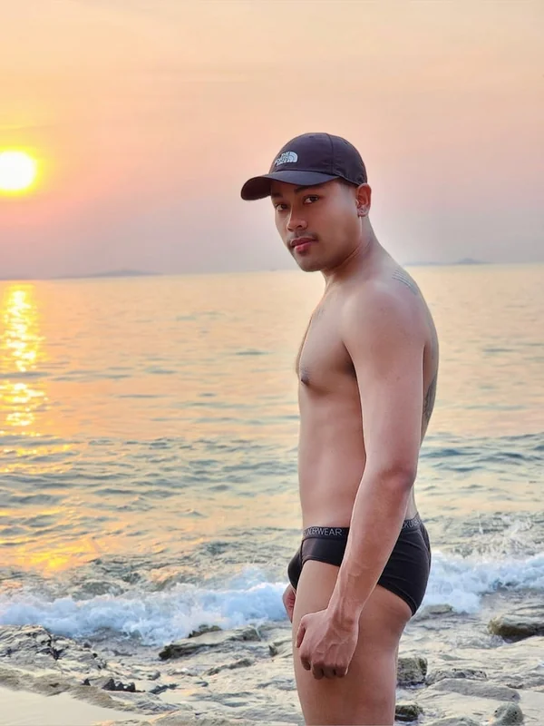 โลก(ใต้)สะดือ OnlyFans Profile Picture โลก(ใต้)สะดือ OnlyFans athletic tattooed creator