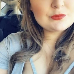 Ash 💋 OnlyFans creator with blonde hair