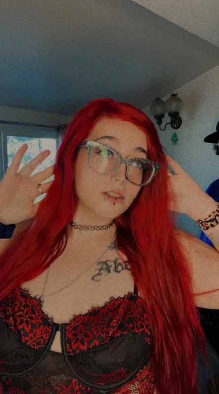 Ashley Lynn Syren OnlyFans redhead tattooed