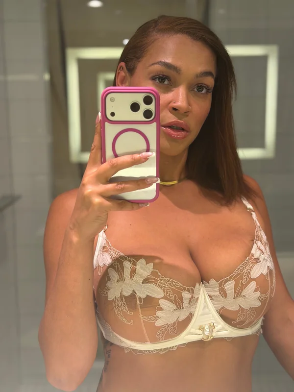 Ashlyn Peaks OnlyFans sassy and bubbly girlfriend