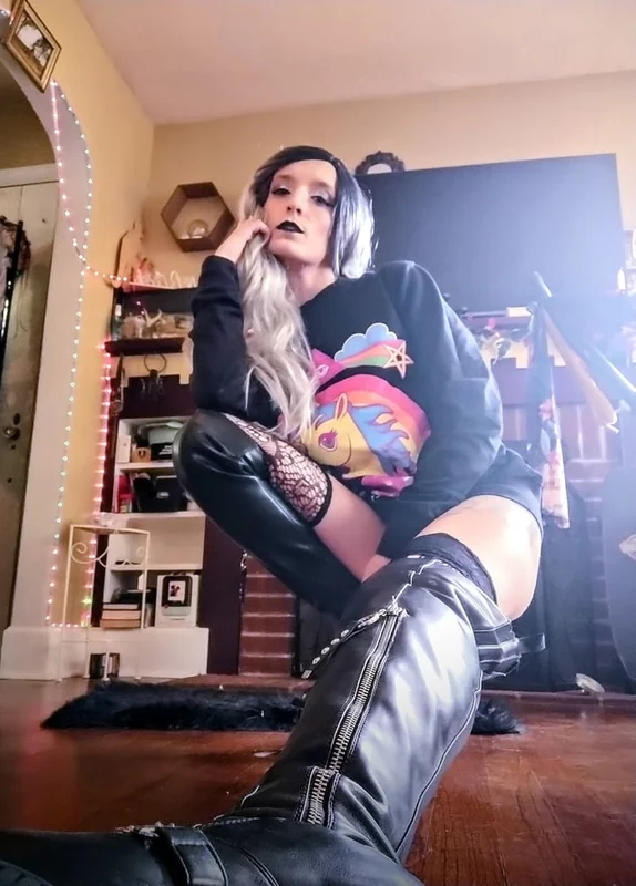 Nikkiii OnlyFans profile with bold personality
